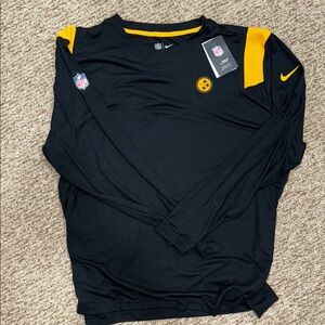 Nike Men's Black and Yellow Steelers NFL Long Sleeve Shirt